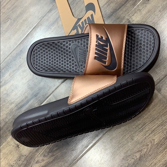 NIKE WMNS BENASSI JDI MTLC RED BRONZE/THUNDER GREY - Picture 9 of 16